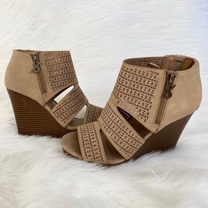 Parker & Sky Tan/Brown Wedges Size 6